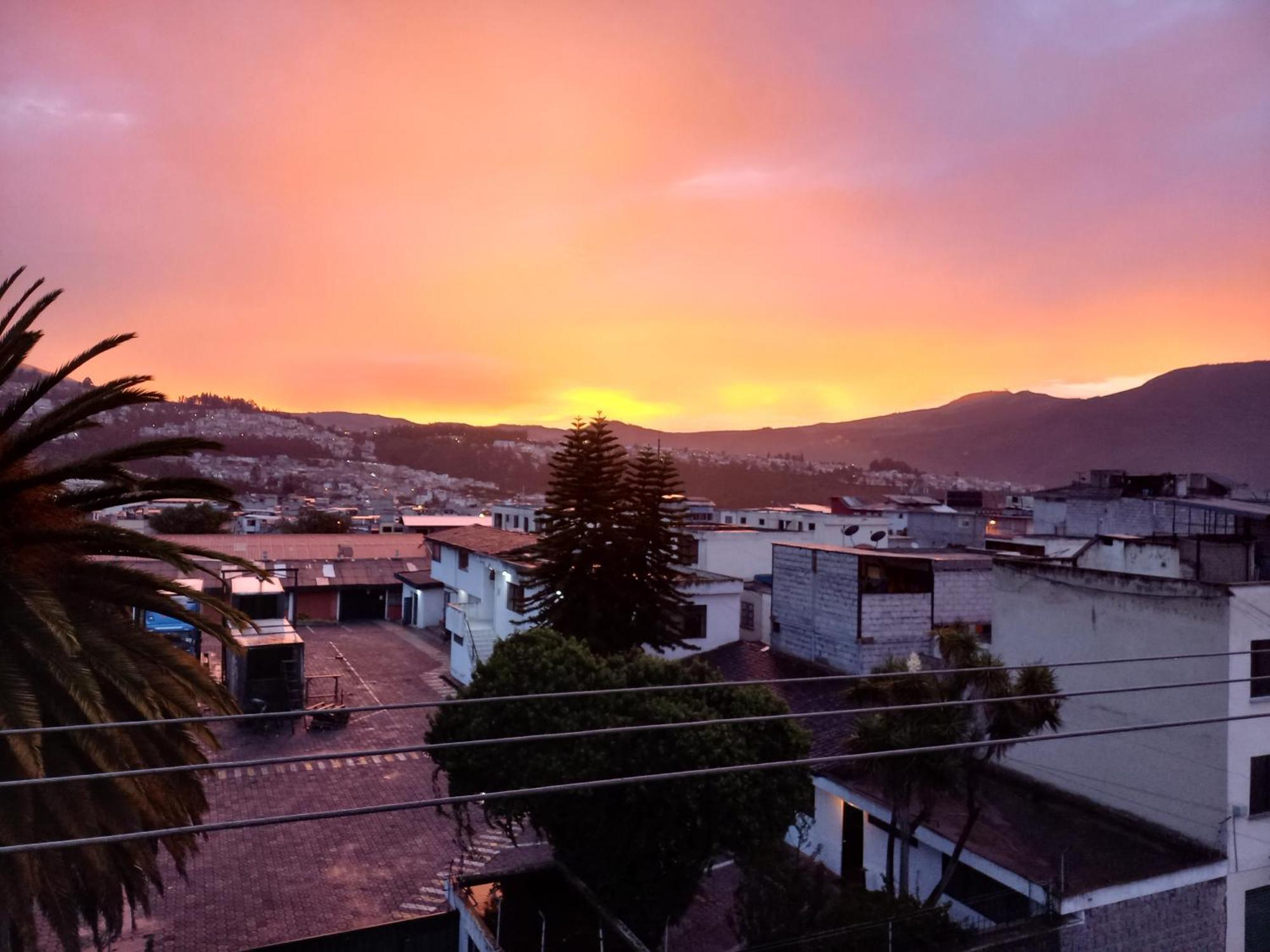 El Vergel Norte Hotel Quito Luaran gambar